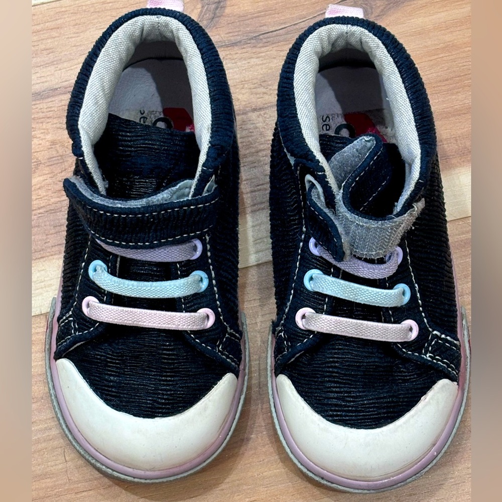 See Kai Run Size 8 Toddler Sneakers